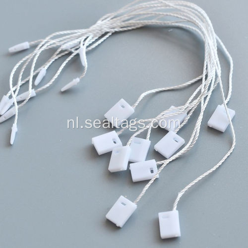 Witte kleine string sieraden tags en labels